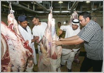 إتلاف 5 أطنان من اللحوم الباكستانية الفاسدة