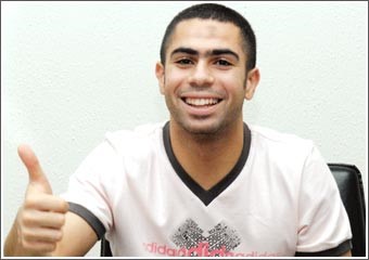 أحمد فتحي: أعتز باللعب مع كاظمة وأسعى لقيادته للفوز بالدوري قبل العودة للأهلي
