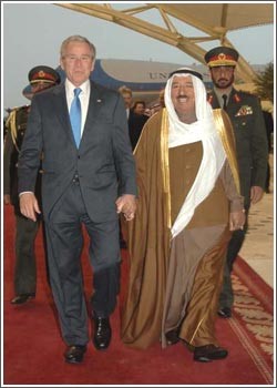 بوش: الأولوية للقنوات الديبلوماسية مع إيران وأمن الخليج مضمون