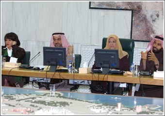 ورشة عمل المواقع الإسكانية توصي بالتركيز على إنشاء المدن الجديدة مكتملة الخدمات وتوفير مناطق إسكانية بالصبية والخيران والمطلاع والنعايم لحل المشكلة الإسكانية