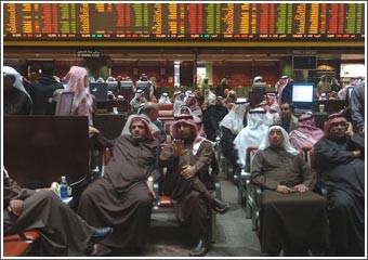 السوق الكويتي يتأثر سلباً بهبوط الأسواق الخليجية ولا يتأثر بصعودها