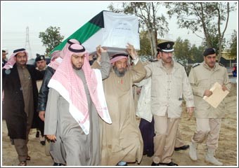 الأمير يشيد بتضحيات الشهيدين نزر والدوسري في الدفاع عن الكويت