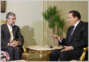 رئيس «الشورى» الإيراني بعد لقائه مبارك: القاهرة لن تقبل بتدخل واشنطن في علاقتها بطهران