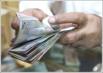 من سيحصد ماراثون الزيادة الرواتب أم الأسعار؟