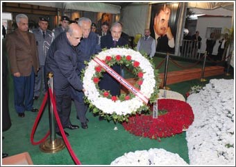 سعد الحريري وجنبلاط «استنكرا» الرصاص على مقرّ بري وحزب الله وأمل يضعون الأكاليل على ضريح الشهيد