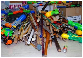 الدوريات الشاملة: ضبط 700 عجرة و250 آلة حادة في مختلف المحافظات مع محتفلين بالعيد الوطني