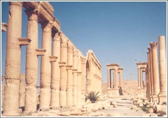 انخفاض إنتاج النفط وتراجع أداء القطاع الحكومي والتهرب الضريبي أبرز عوامل الضغط على الموازنة 