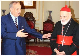 قطار الحوار بانتظار صفارة 14 مارس والموالاة والمعارضة تتبادلان رمي قشر الموز!
