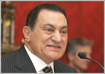 مبارك يعلن زيادة الرواتب للعمال والموظفين30%