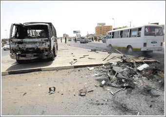 السودان يطلق سراح الترابي بعد 15 ساعة من اعتقاله ومتمردو دارفور يتعهدون بمزيد من الهجمات على الخرطوم