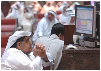 بيع لمتعاملين خليجيين وإشاعات متنوعة تدفع السوق للهبوط القوي