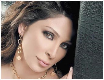 إليسا تحيي حفل تتويج نجم ستار أكاديمي وحرب التصويت للمتنافسين على الإنترنت