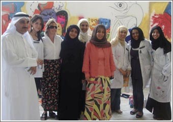 ويكفيلد: تشجيع الطالبات على التفاعل مع المجتمع وإيصال رسالتهن من خلال فنهن