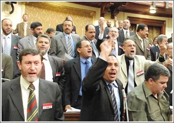 البرلمان المصري يمدد العمل بقانون الطوارئ لسنتين