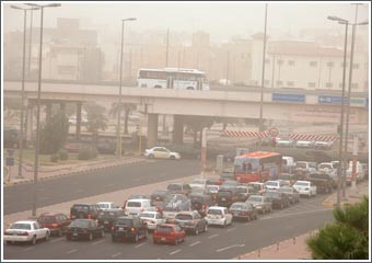 العجيري: حصة الكويتيين من الطبيعة «البوارح» واندفاع الغبار باتجاه الشمس «يحمّر السماء»
