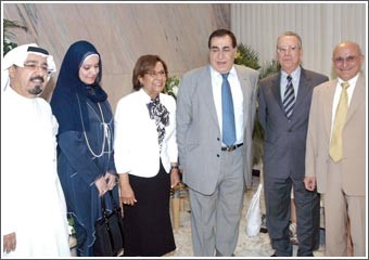 وفد من الجامعة المفتوحة هنأ الحمود بالمنصب الوزاري