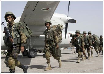 طالبان أعدت فرقة انتحارية للهجوم على كابول  والجيش و«الناتو» يستعدان لمواجهة كبرى في قندهار