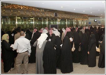 البنوك الإسلامية دخلت في منافسة قوية مع التقليدية وتوقعات بوصول أصولها إلى تريليون دولار بحلول 2012