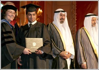الجامعة الأميركية احتفلت بالدفعة الثالثة من خريجيها بحضور رئيس مجلس الأمة ووزير الخارجية
