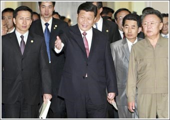 بيونغ يانغ تسلّم كشف «حسابها النووي» للصين وبوش يكافئها برفع اسمها من قائمة الإرهاب 