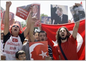 تركيا: «العدالة» بدأ رحلة الدفاع عن وجوده أمام القضاء ويهدد باللجوء لمحكمة حقوق الإنسان الأوروبية إذا فشل