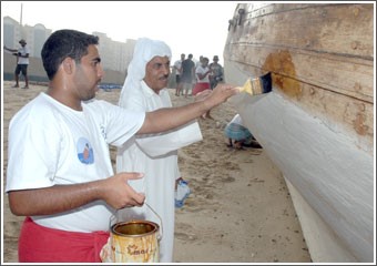 النادي البحري نفّذ «الهباب والشونة» للسفن المشاركة في الرحلة الـ 20 لإحياء ذكرى الغوص