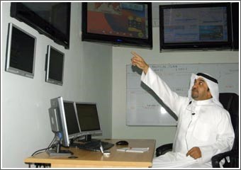 قسم المراقبة في «ترشيد» عيون على الشاشات وأصابع على الأزرار
