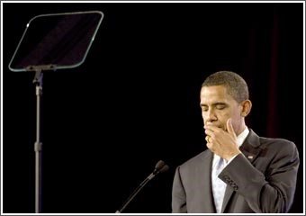 أوباما يوافق على ثلاث مناظرات مع ماكين وخصمه يعتبر أن الخطب غير كافية في السياسة