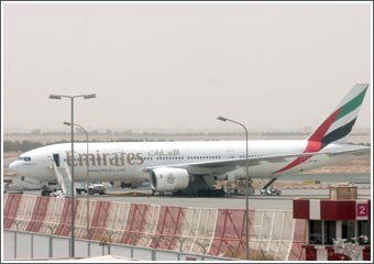 إصابة مواطن بعد توقف مفاجئ لطائرة إماراتية في مطار الكويت