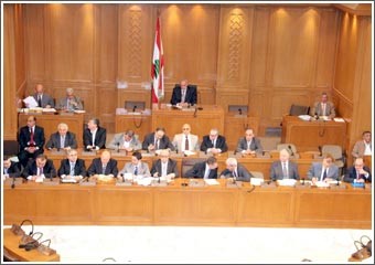 سجال بين نواب المعارضة والموالاة حول المقاومة وبري يتدخل لضبط الوضع ويطلب شطب تعبيرات للنائب علوش
