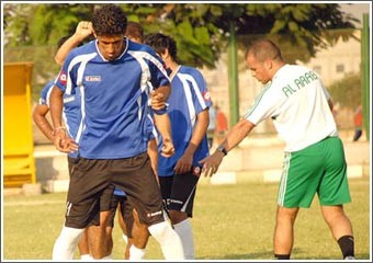 الكويت يخسر أمام السد والعربي يختبر قوة البلاستيك