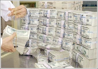 الدولار يقفز لمستوى جديد في 6 أشهر أمام اليورو