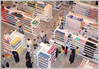 «الأنباء» ترصد انعكاسات قرارات تثبيت أسعار السلع الغذائية الرئيسية بالأسواق التعاونية