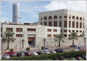 مصرفيون: أسعار الدينار بالسوق الكويتية تردع المضاربين