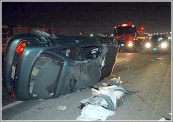 مصرع وافد وإصابة عشرة أشخاص في حوادث مرورية متفرقة