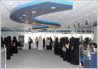 قبول 425 طالباً وطالبة من المحولين وخريجي «الإنجليزية» وغير الكويتيين في الجامعة
