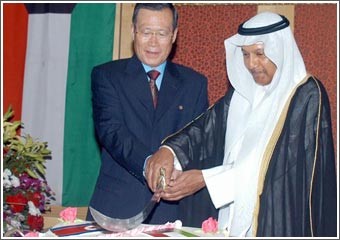 السفير الكوري: زيارة لوزير التجارة والصناعة إلى كوريا لتوقيع اتفاقيات تعاون وتأسيس خط جوي مباشر بين البلدين تبدأ أولى رحلاته أكتوبر المقبل