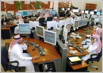التعاملات بالأسواق الخليجية شبه معدومة والسيولة مفقودة والخسائر تجاوزت الـ 150 مليار دولار 