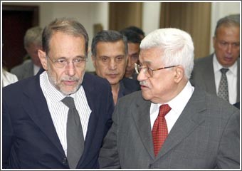 عباس لسولانا: إما اتفاق نهائي مع إسرائيل أو لا اتفاق