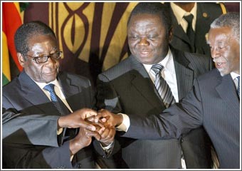 موغابي وتسفانجيراي يوقعان اتفاق تقاسم السلطة في زيمبابوي