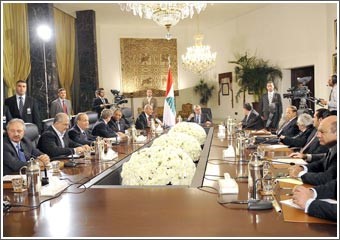 سليمان يدعو إلى إستراتيجية دفاعية تستند إلى الجيش وتستفيد من قدرات المقاومة