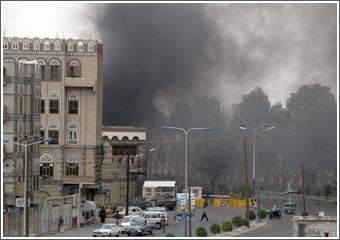 هجوم مزدوج على السفارة الأميركية في صنعاء ومقتل 16 شخصاً