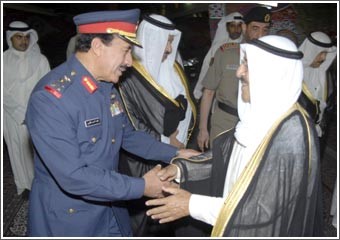 صاحب السمو زار نادي ضباط الجيش وأشاد بإخلاص منتسبيه