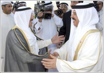 الأمير وملك البحرين بحثا سبل تدعيم أواصر التعاون المشترك بين دول «التعاون»