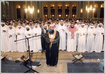 50 ألف مُصلٍّ أحيوا ليلة الـ 25 من رمضان في المسجد الكبير