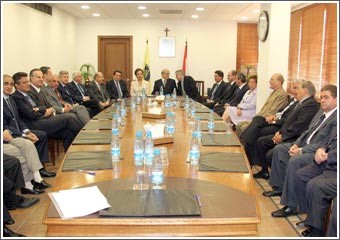 لقاء نواب الموارنة في مقر الرابطة المارونية: إقرار المصالحة بين فرنجية وجعجع والالتفاف حول صفير وسليمان