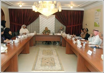 المرأة تفتقد الدراية السياسية الميدانية لحداثة تجربتها العملية في ميدان الانتخابات