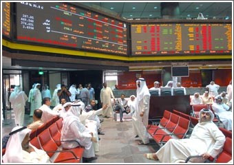 اقتصاديون: استمرار تذبذب البورصة يحتم على القطاعين تحمّل المسؤولية