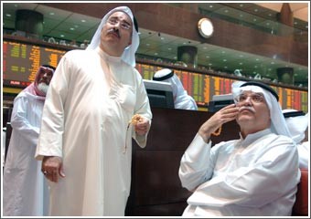 متداولون يتمنون خروج البورصة من حالة التردي بفعل انتظار بيانات الربع الثالث