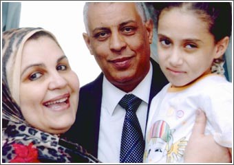 ممثلو السفارة والجالية المصرية يتابعون حالة «فتحية»